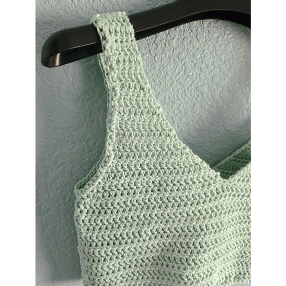 Crochet Open Knit V-Neck Cropped Tank - Mint (Handmade) - Picture 3 of 9
